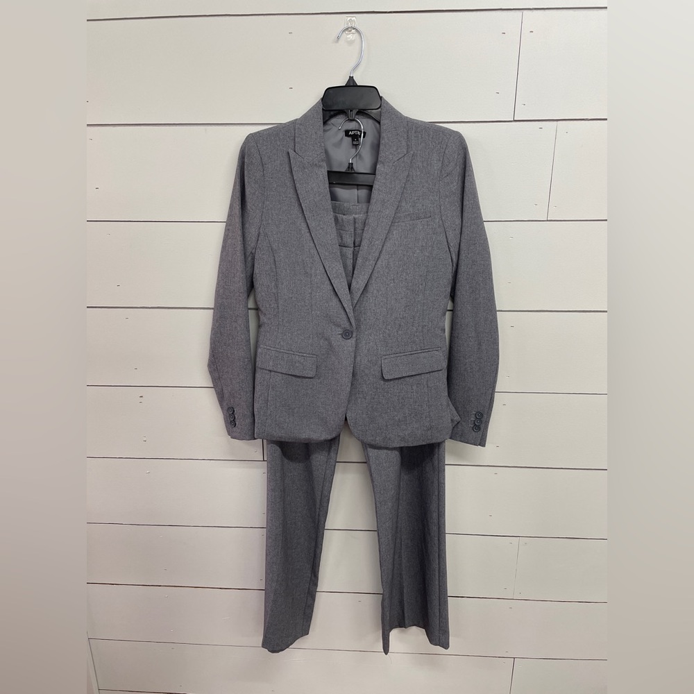 Kohl's Apt. 9 women's pant suit heather gray - size 6